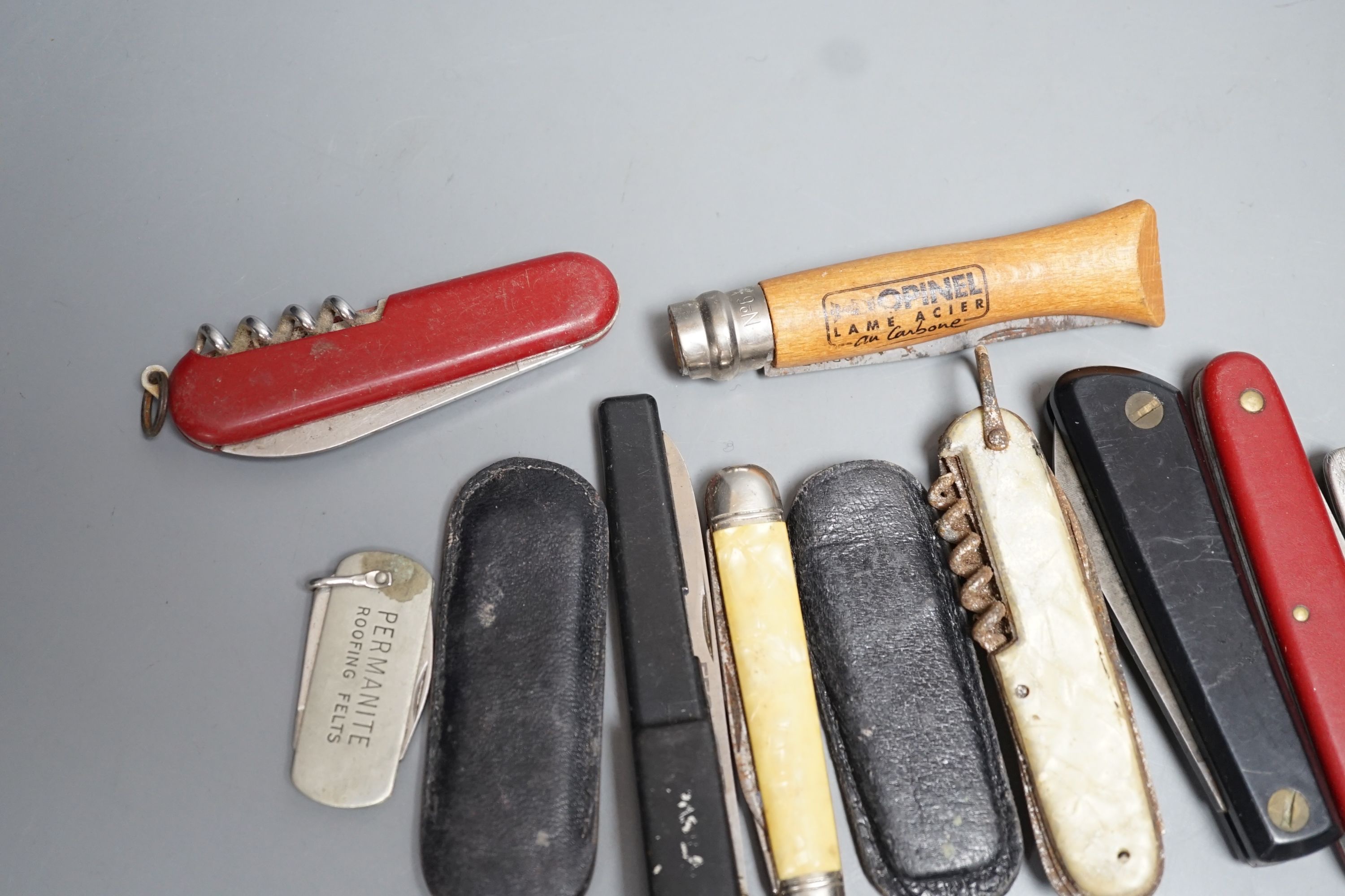 A collection of penknives
